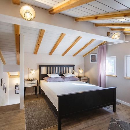 Apartments Mardesic Komiža Eksteriør billede