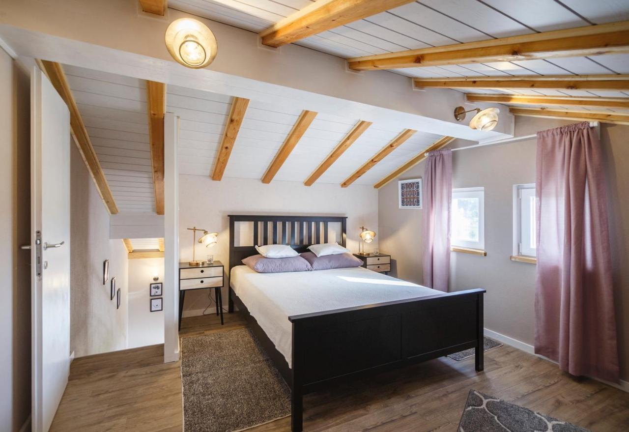Apartments Mardesic Komiža Eksteriør billede