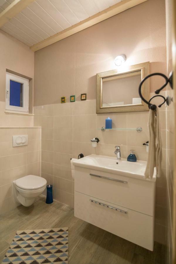 Apartments Mardesic Komiža Eksteriør billede