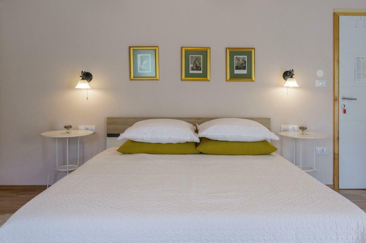 Apartments Mardesic Komiža Eksteriør billede