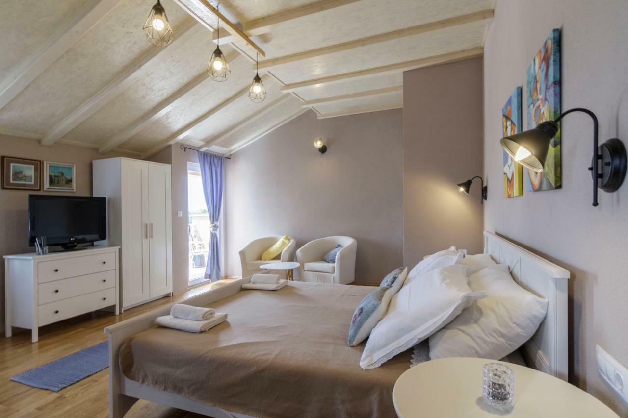 Apartments Mardesic Komiža Eksteriør billede