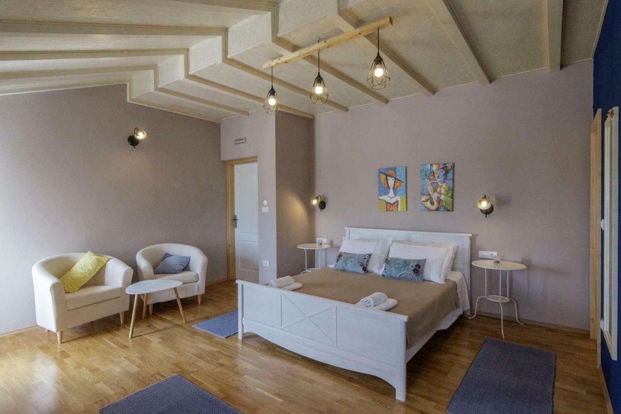 Apartments Mardesic Komiža Eksteriør billede