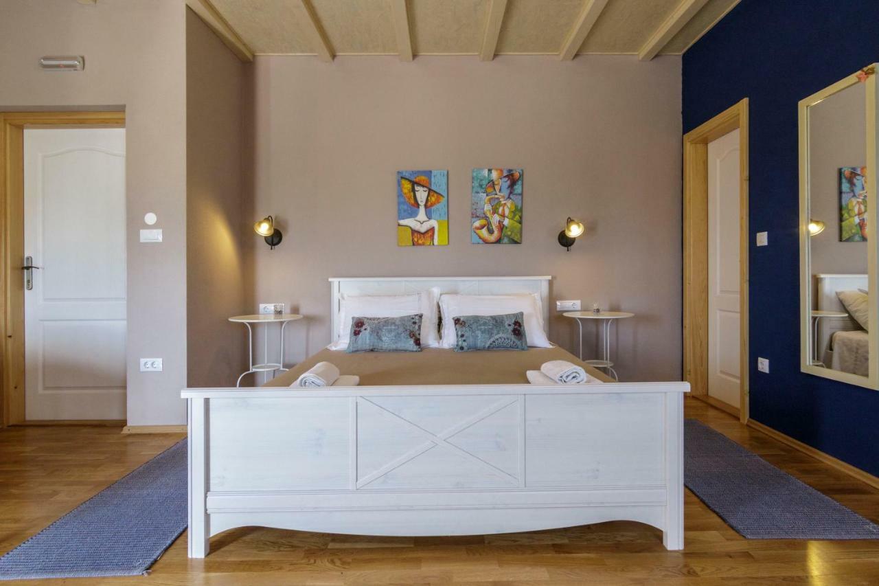 Apartments Mardesic Komiža Eksteriør billede