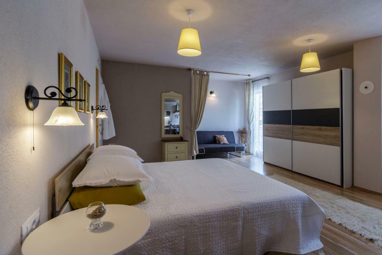 Apartments Mardesic Komiža Eksteriør billede