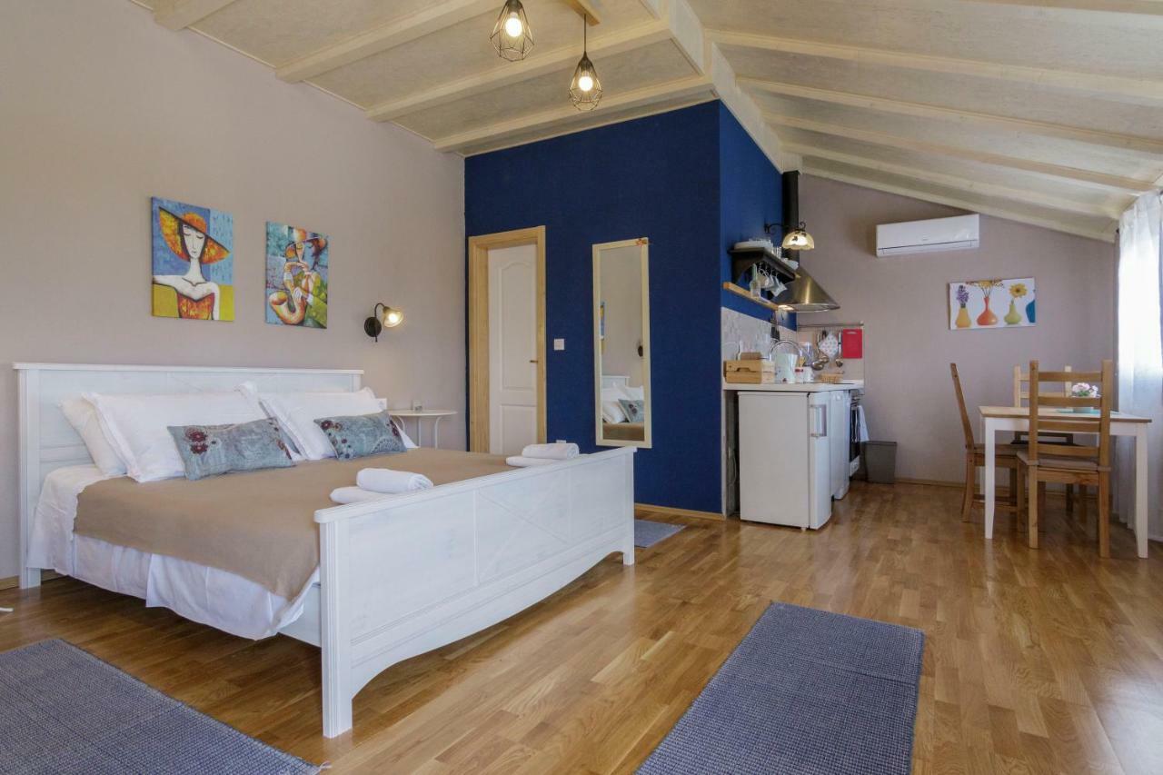 Apartments Mardesic Komiža Eksteriør billede