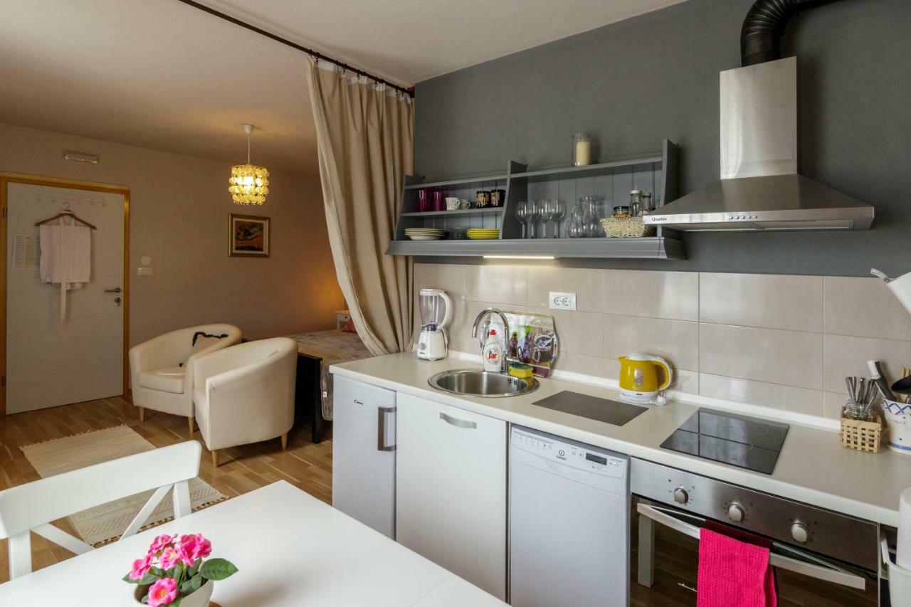 Apartments Mardesic Komiža Eksteriør billede