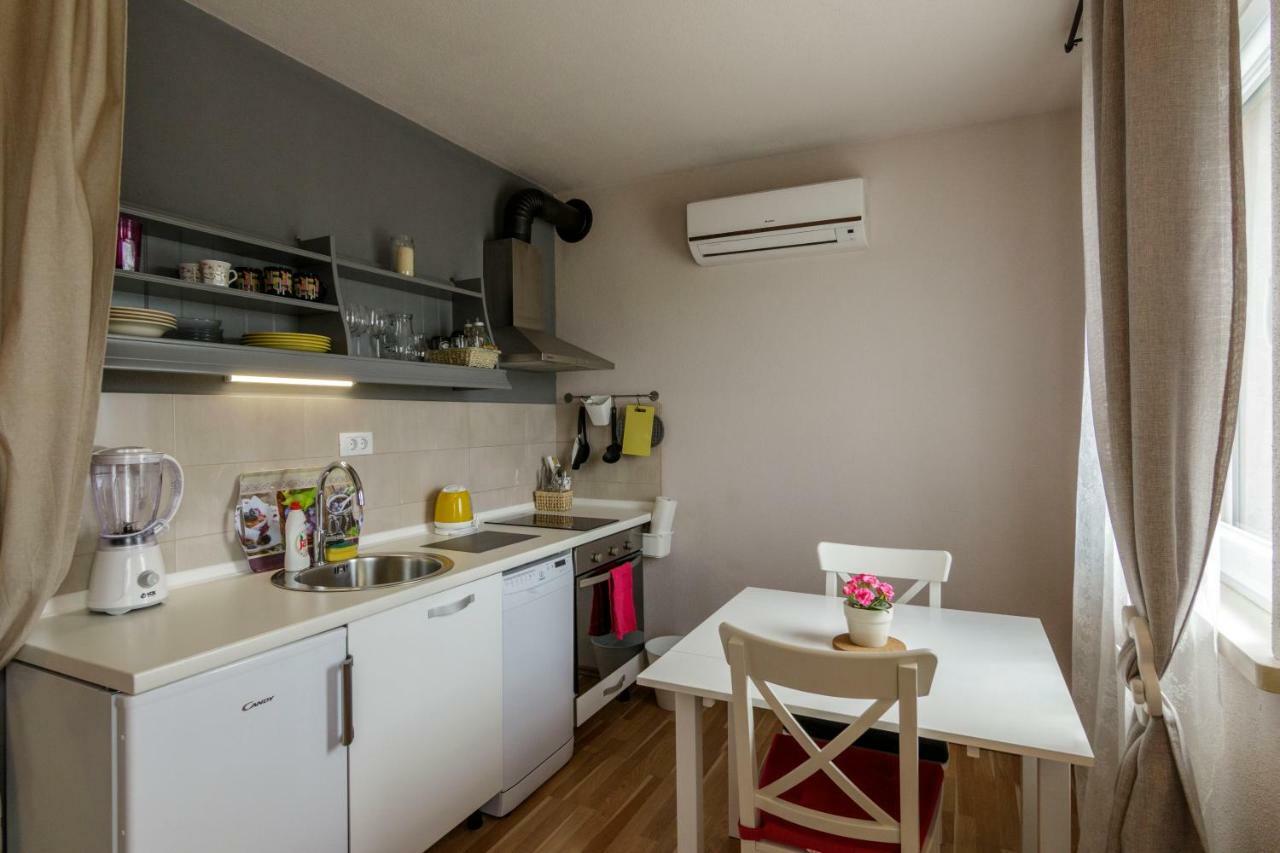 Apartments Mardesic Komiža Eksteriør billede