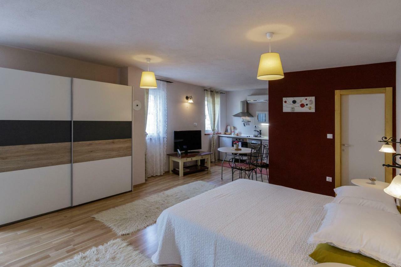 Apartments Mardesic Komiža Eksteriør billede