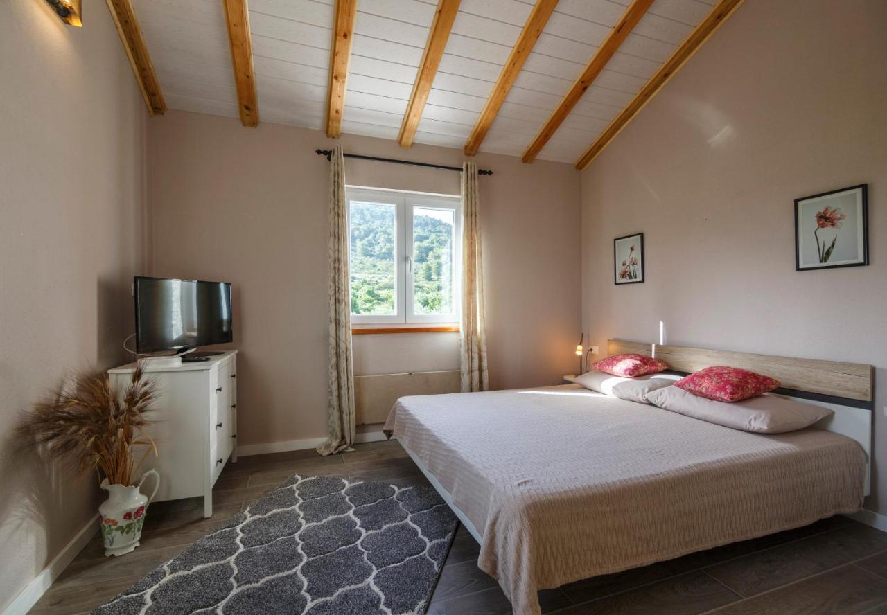 Apartments Mardesic Komiža Eksteriør billede