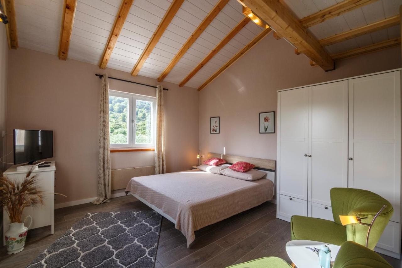 Apartments Mardesic Komiža Eksteriør billede